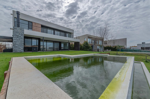 Casa En Venta En Puertos / Escobar