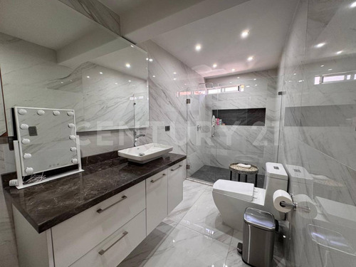 Casa En Venta En Las Quintas