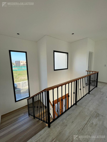 Casa En Venta En Barrio Santa Elisa - Pilar Del Este