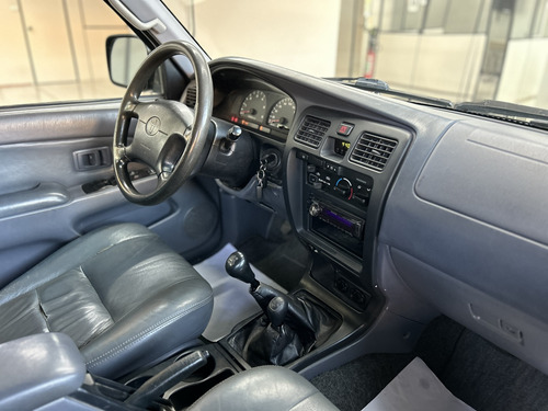 Toyota Hilux SW4 3.0 4X4 8V TURBO DIESEL 4P MANUAL