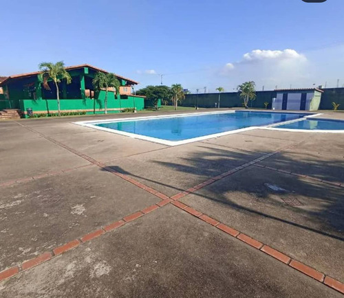 Town House En La Urb Villas Morichal / Tipuro Ve02-1737st-ecam