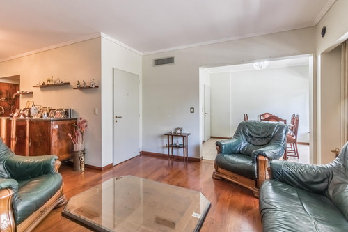 Piso De 2 Ambientes - Cochera - Balcón- Patio - Pedro Goyena