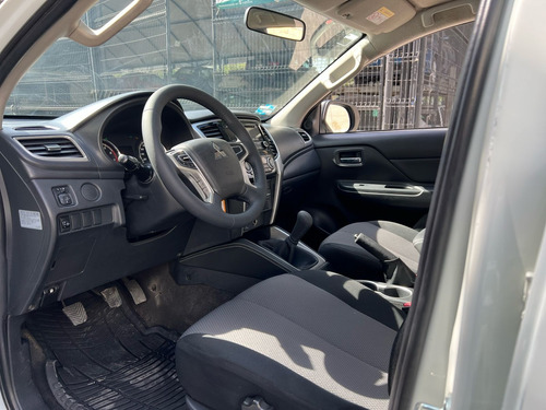 Mitsubishi L200 2.4 Cabina Doble 4x2 Mt