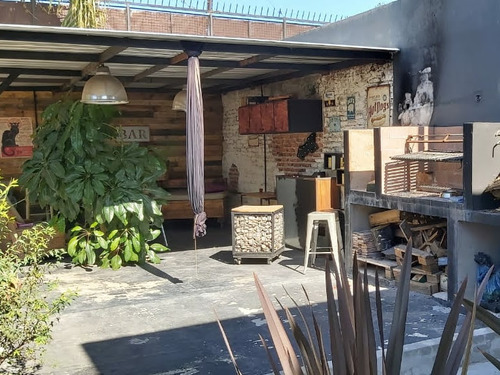 Casa Amplia Con Cocina, Comedor, Patio,, Quincho, Cochera