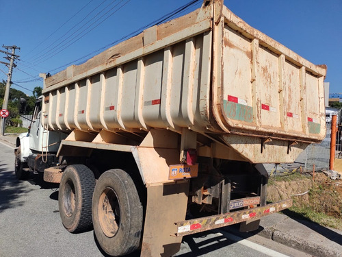 Imagem 6 de 15 de Caminhao Truck Caçamba Basculante 10m