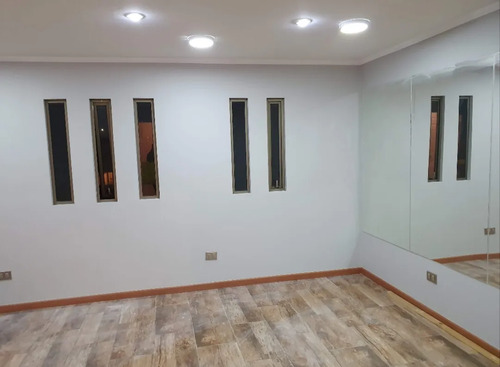 Local Comercial Y/o Oficina, Cercano A Metro Y Buses.