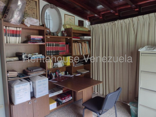 Bella Casa De 2 Pisos ,bien Distribuida En Venta Ubicada En Las Acacias 25-16813