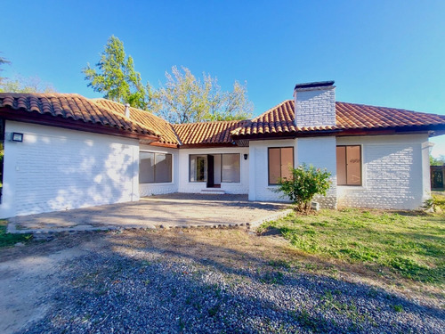 Optima Casa Con Excelente Ubicacion
