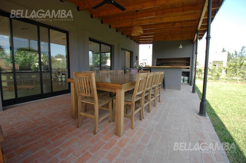 Imagen 21 de 27 de Hermosa Casa En Barrio La Comarca