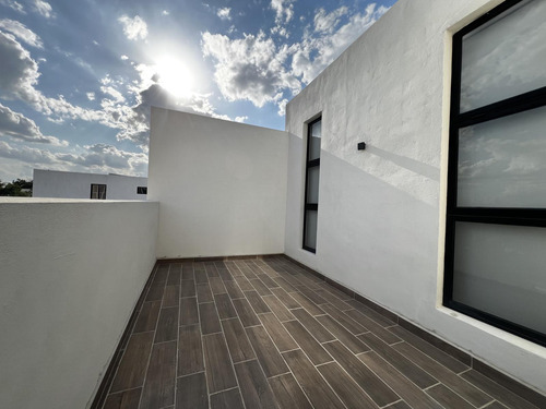 Casa En Venta Merida, Temozon Norte, 3 Hab, Cochera Y Piscina, Entrega Inmediata.