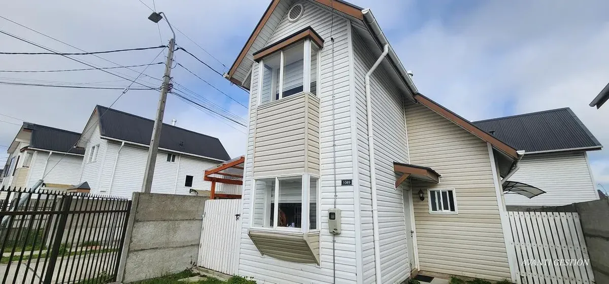 Imagen 2 de 21 de Casa En Arriendo Amoblada De 2 Pisos En Frutillar Alto