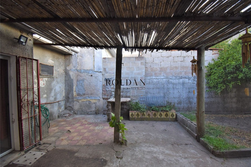Terreno Venta Capurro Con Mejoras 2 Dormitorios Padrón Único Con Gran Fondo Con Parrillero