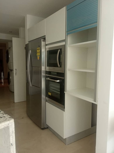 Imagen 4 de 10 de Alquiler De Moderno Planta Baja En Lomas Del Sol Con Jardin Y Terraza, Amoblado.