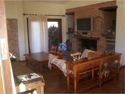 Casa En Punta Del Este, Pinares- Ref: 1077