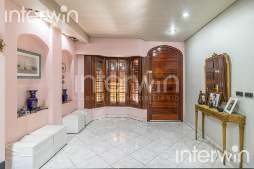 Venta Casa Distribuida En 4 Plantas - Caseros