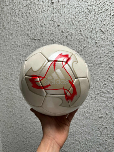 Balón adidas Fevernova