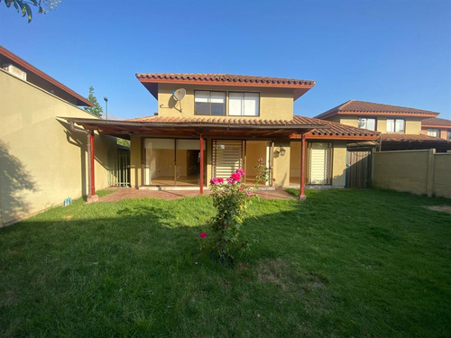 Casa En Venta De 4 Dorm./3 Baños/pieza Y Baño De Servicio