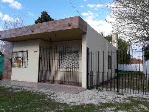 Casa 4 Ambientes /sola En Lote De 10 X 30 | Santa Teresita 