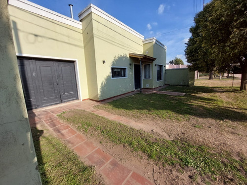 Vendo Casa Con 3 Habitaciones Y Cochera