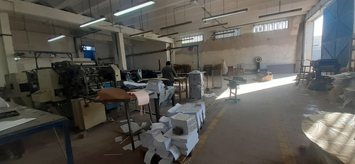 Se Vende Inmueble , Ubicado A 50 Mts. De La Plaza Principal De La Ciudad De Villa Dolores - Traslasierra- Cordoba,con Un Potencial Importante Para Un Desarrollo Inmobiliario O Centro Comercial .