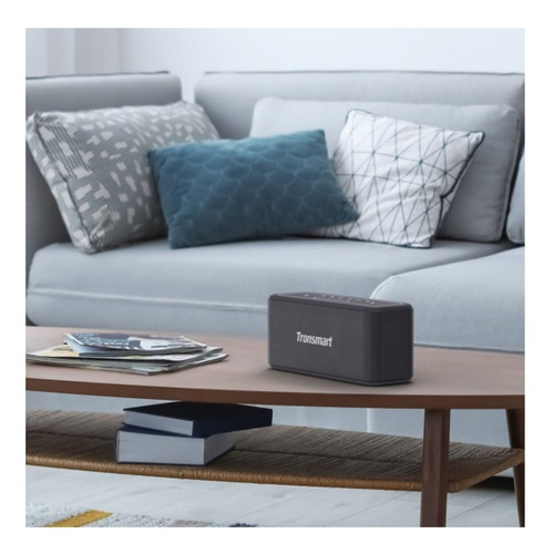 Parlante Tronsmart SoundPulse Mega Pro portátil con bluetooth waterproof negra