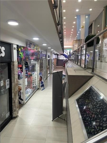 Imagen 7 de 10 de Locales En Galeria - Venta