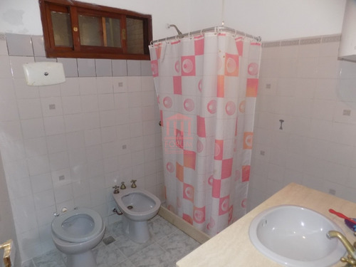 Venta Casa 3 Dormitorios , 3 Baños- Ref: 448