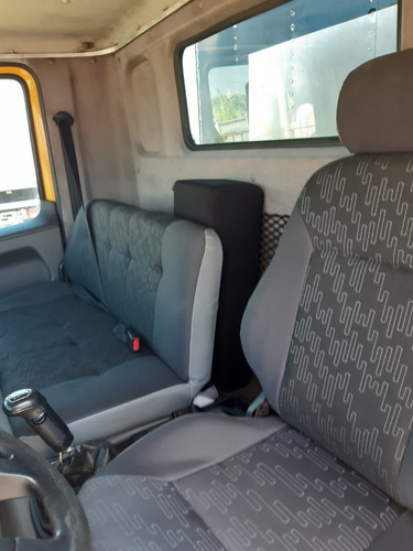 Imagem 8 de 15 de Vw 13190 4x2 Bau 12 Metros Ano 2012 Plataforma Hidraulica