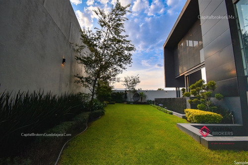 Casa En Venta De Lujo Con Alberca Colinas De San Javier