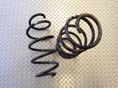 Par De Resortes Delanteros Vw Bora 2.5 Lts Mod 05-10 Orig