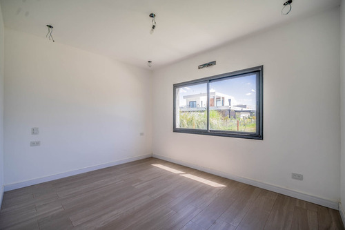 Casa A Estrenar De 4 Ambientes Con Pileta En Horizontes Al Sur Canning