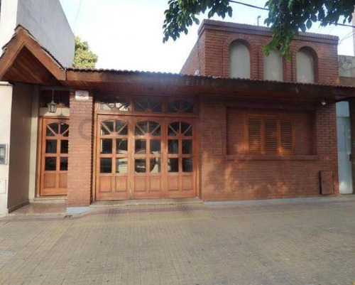 Imagen 1 de 11 de Casa 3 Dormitorios Con Pileta En Venta En La Plata