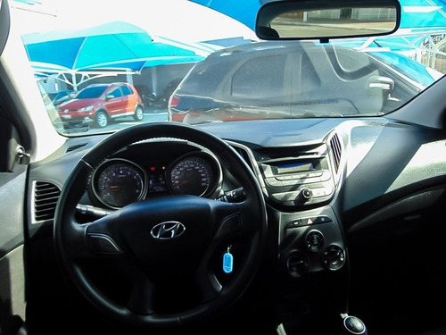 Imagem 6 de 11 de Hyundai Hb20 1.0 Comfort Plus 12v 2013