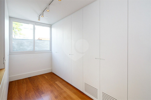 Imagem 23 de 30 de Casa Moderna, Reformada, Pronta Para Entrar Com 03 Suítes - Reo102100