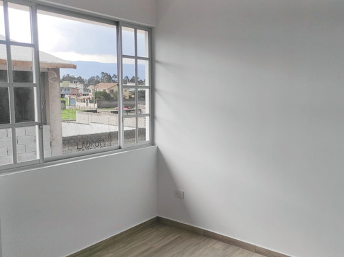 Imagen 20 de 27 de Valle De Los Chillos, A 5 Minutos Del Colibrí, Urb. Banco De Fomento, Preciosa Casa Por Estrenar, Totalmente Independiente Full Acabados, Cerca Al Supermaxi, Gestionamos Tu Crédito.