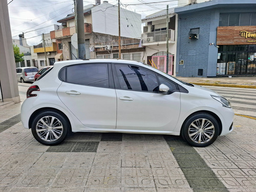 Peugeot 208 1.6 Allure