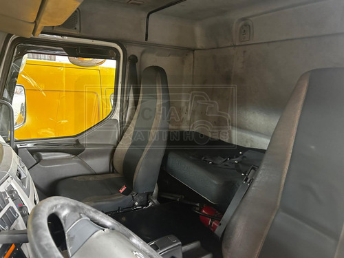Volvo Vm 270 6x2 Com Baú Ano 2016