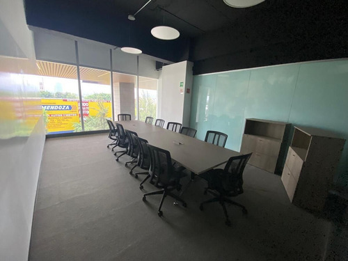 Oficina Plug And Play De 3,439 M² En Renta: Espacio Amplio Y Listo Para Ocuparlo