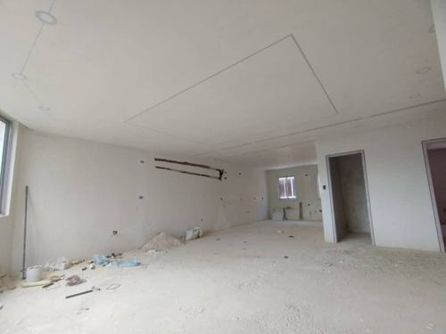 V.larez Vende Urb. Residencial Y Comercial La Roca Ii. En Colinas Del Rocio, La Entrada Naguanagua.