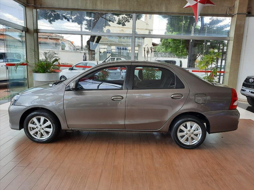 Imagem 8 de 12 de Etios 1.5 X Plus Sedan 16v Flex 4p Automático
