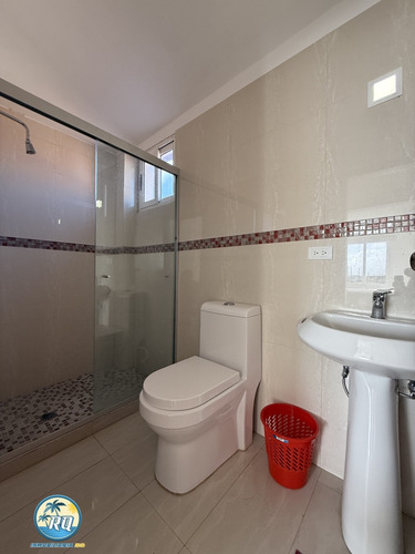 Casa En Venta En Res. Playuela - Tucacas.