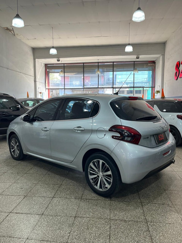 Peugeot 208 1.6 Feline
