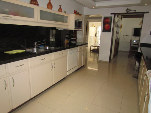 Imagen 13 de 21 de Se Vende Casa 1200m2 5h/6b/15p Los Campitos 9500