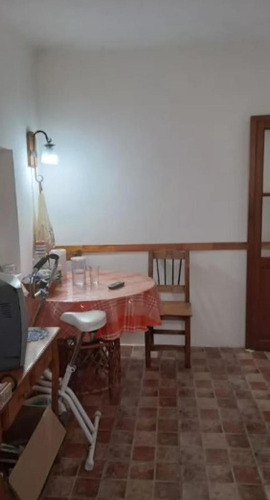 Casa En Venta - 2 Dormitorios 1 Baño - Cochera - 433mts2 - Caseros