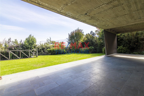 Casa En Venta De 6 Dorm. En Las Condes