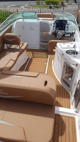 Imagem 7 de 15 de Lancha Triton 250 Cab Versão Popa