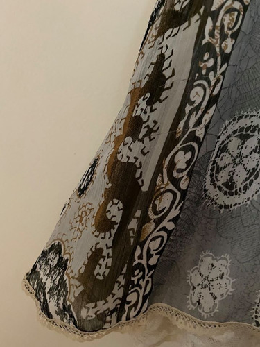 Fina Musculosa Top Estampada Con Encaje Marca Conocida
