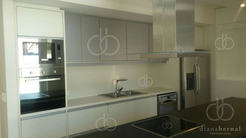 Imagen 4 de 26 de Casa En Mansa,barrio Privado, Punta Del Este, 4 Dormitorios Y Piscina Climatizada.