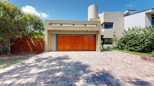 Venta Casa 4 Dormitorios 4 Baños / Pileta B. Jardin Claret
