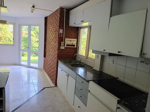 Casa Chalet En Venta En La Martona, Cañuelas, Resto De La Provincia